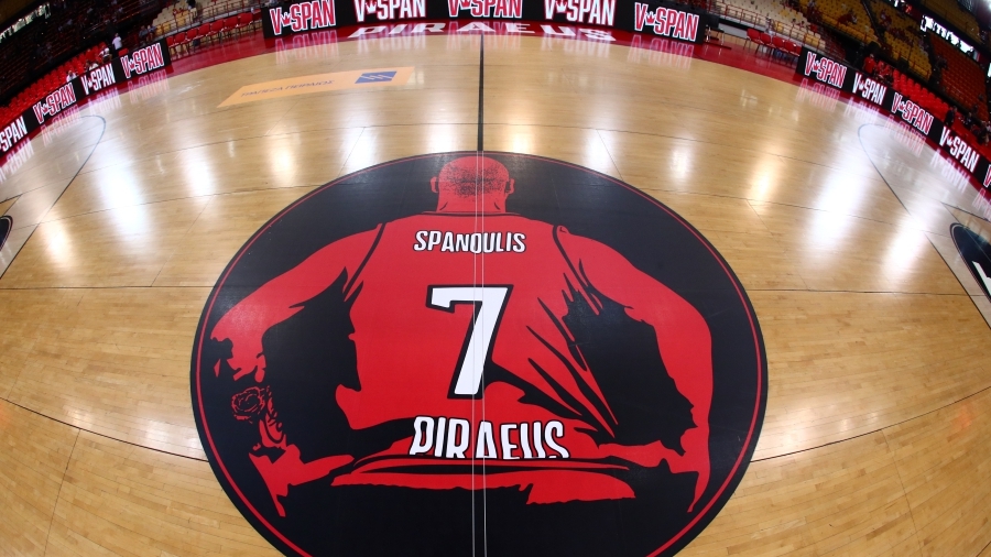 Ολυμπιακός: Παρέλαση... αστέρων στο ΣΕΦ για τον Βασίλη Σπανούλη - Στο κέντρο του γηπέδου η μορφή του «Kill Bill» (videos/photos)