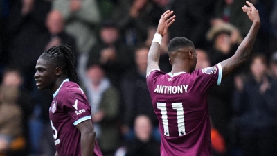 Ακόμα ψάχνει νίκη στην Φόρεστ ο Ποστέκογλου, μεγάλη ανατροπή της Λιντς με... τριάρα κόντρα στη Γουλβς!