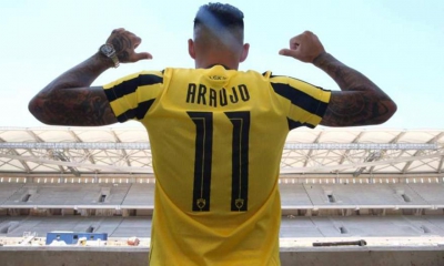 AEK: Αποκαλύπτει την νέα φανέλα με Αραούχο στην OPAP Arena! (video)