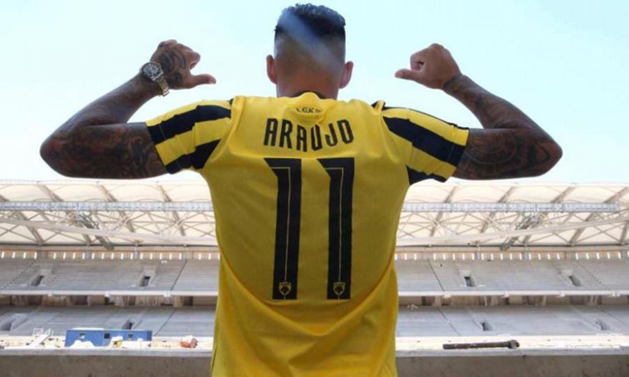 AEK: Αποκαλύπτει την νέα φανέλα με Αραούχο στην OPAP Arena! (video)
