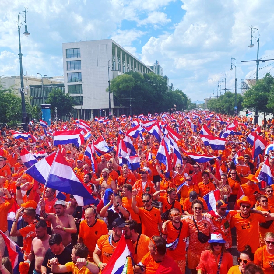 EURO 2020: Οι Ολλανδοί έκαναν την Βουδαπέστη πορτοκαλί! (video)
