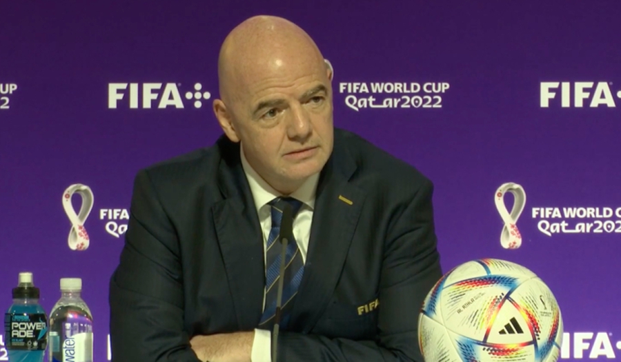 Ο Ινφαντίνο απάντησε στην κριτική για τη selfie μπροστά από το φέρετρο του Πελέ