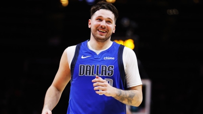 Χαμογελά, διασκεδάζει στο παιχνίδι και «διαλύει» ρεκόρ: Λούκα Ντόντσιτς, ο… μάγος της διπλανής πόρτας! (video)