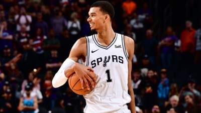 Ο… εξωγήινος Γουεμπανιάμα «διέλυσε» τους Σανς, με ρεκόρ που θυμίζουν Σακίλ Ο’ Νιλ! (video)