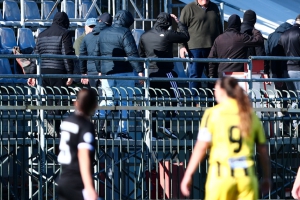 Οπαδική βία, ΑΕΚ - Οδυσσέας Μοσχάτου: Ξυλοκοπήθηκε γυναίκα φίλαθλος - Είναι καλά στην υγεία της!