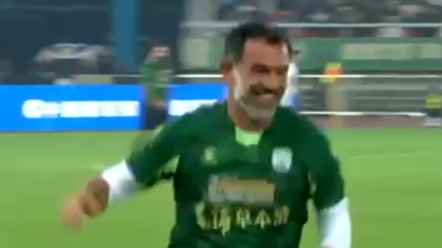 Η μπάλα δεν... ξεχνιέται: Η «φαουλάρα» του Καραγκούνη που άφησε άφωνο τον Μπάτζιο! (video)