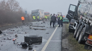 Ταυτοποιήθηκαν οι σοροί των επτά οπαδών του ΠΑΟΚ στη Ρουμανία, σε ετοιμότητα C-130 για τη μεταφορά των τραυματιών