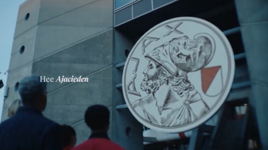 Το συγκινητικό βίντεο με το οποίο ο Άγιαξ παρουσίασε την επιστροφή στο παλιό έμβλημα! (vid)