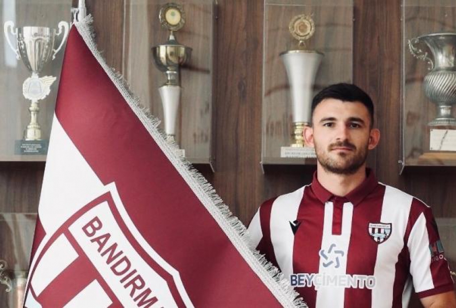 Και επίσημα στην Μπαντιρμασπόρ ο Δημήτρης Μάνος