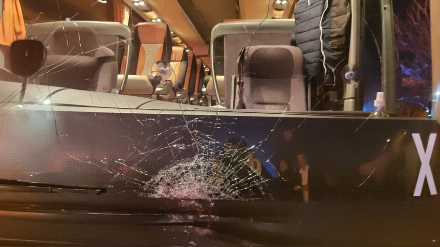 «Δολοφονική» επίθεση στο λεωφορείο της Ανόρθωσης! (video)