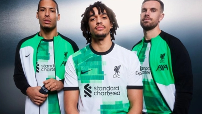 Λίβερπουλ: Βγαλμένη από τα 90’s η τρίτη φανέλα των «Reds»