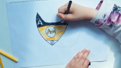 Το υπέροχο βίντεο του Άρη με ένα κοριτσάκι να λέει την ιστορία της ομάδας! (video)