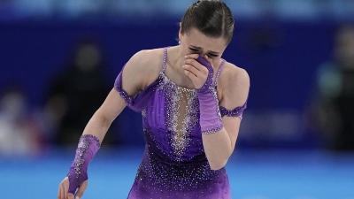 Βαλίεβα: Κατέκτησε την πρωτιά στον προκριματικό και έβαλε τα κλάματα (video)