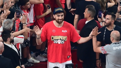 Ρελάνς Ολυμπιακού με Μιλουτίνοφ και μένει Πειραιά!