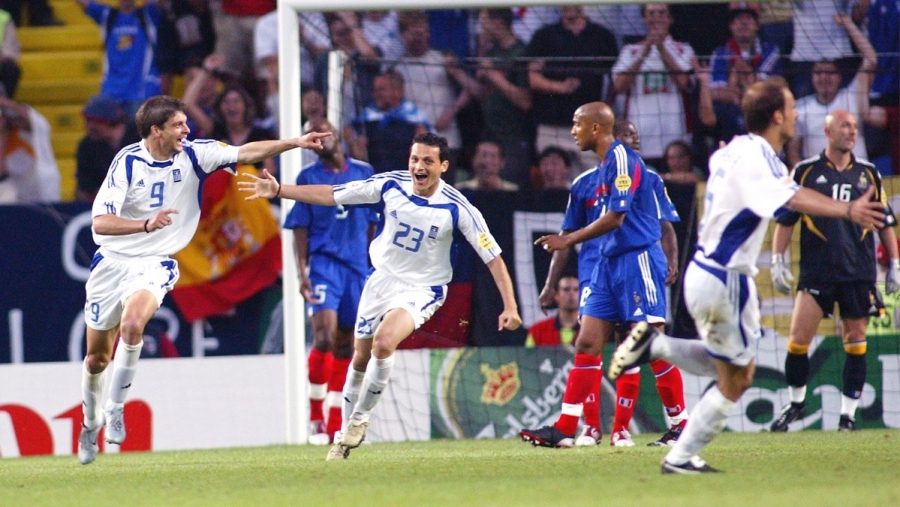 Euro 2004: Η φοβερή ντρίμπλα του Ζαγοράκη, η κεφαλιά του Χαριστέα που «πάγωσε» την Γαλλία και… η Ελλάδα στα ημιτελικά! (video)