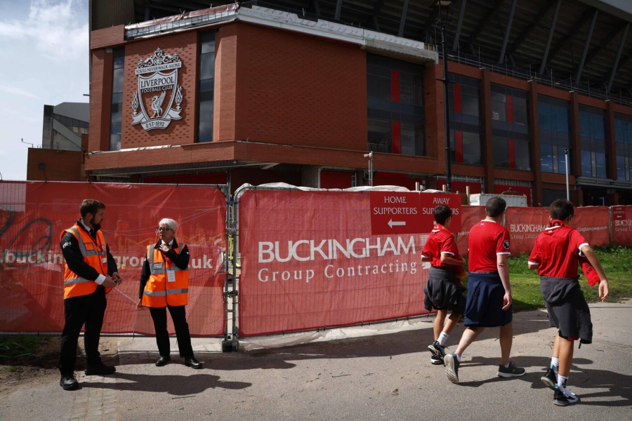 Η «Οδύσσεια» του Άνφιλντ: Η νέα εξέδρα άργησε και η Λίβερπουλ χάνει μια μικρή περιουσία!