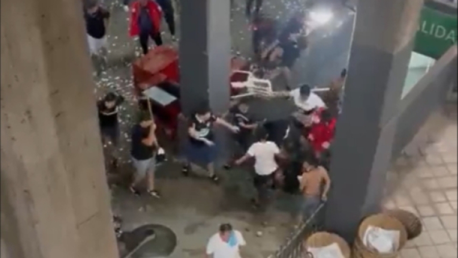 Οι οπαδοί των Ολίμπια και Φλαμένγκο «μπλέχτηκαν» σε σοβαρά επεισόδια (video)