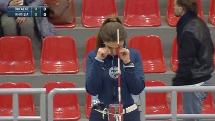 Volley League: Διαιτητής «λύγισε» στο ενός λεπτού σιγή για την τραγωδία των Τεμπών! (video)