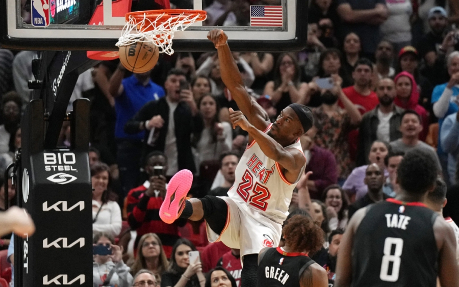 Τρελό φινάλε στο Χιτ - Ρόκετς με buzzer-beater κάρφωμα του Τζίμι Μπάτλερ! (video)