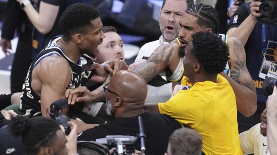 Ένταση στο φινάλε του Πέισερς-Μπακς: Γιάννης εναντίον όλων των Πέισερς (vid)