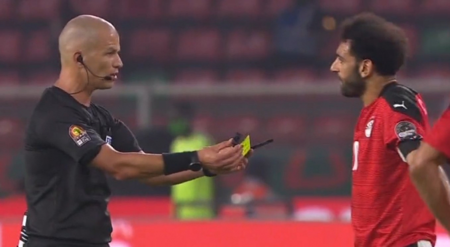 Επική αντίδραση του διαιτητή στο Σενεγάλη - Αίγυπτος προς τον... γκρινιάρη Σαλάχ: «Σφύριξε εσύ αν θες!» (video)