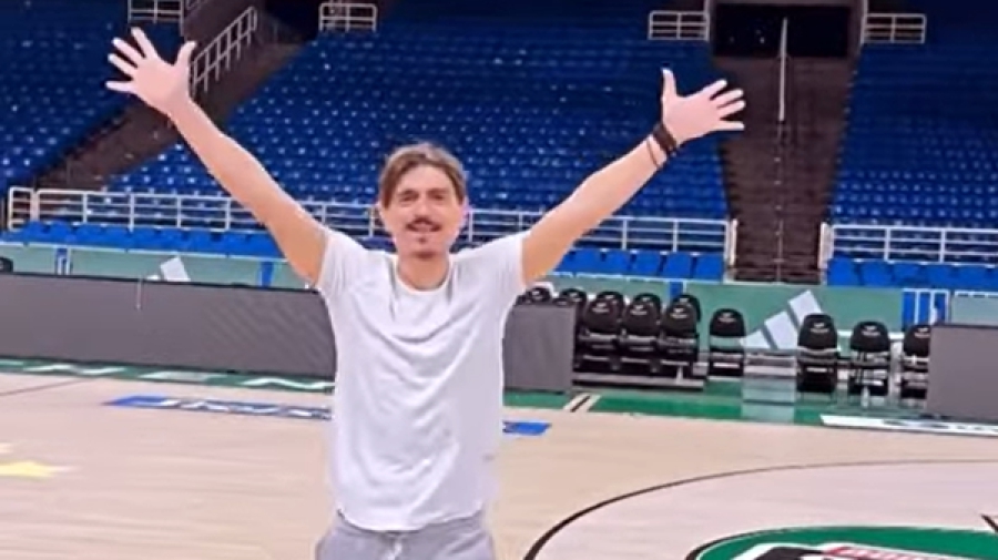 Ο Δημήτρης Γιαννακόπουλος «ντύθηκε» Σλούκας και αναπαρέστησε το σουτ που θα χαρίσει την EuroLeague! (video)