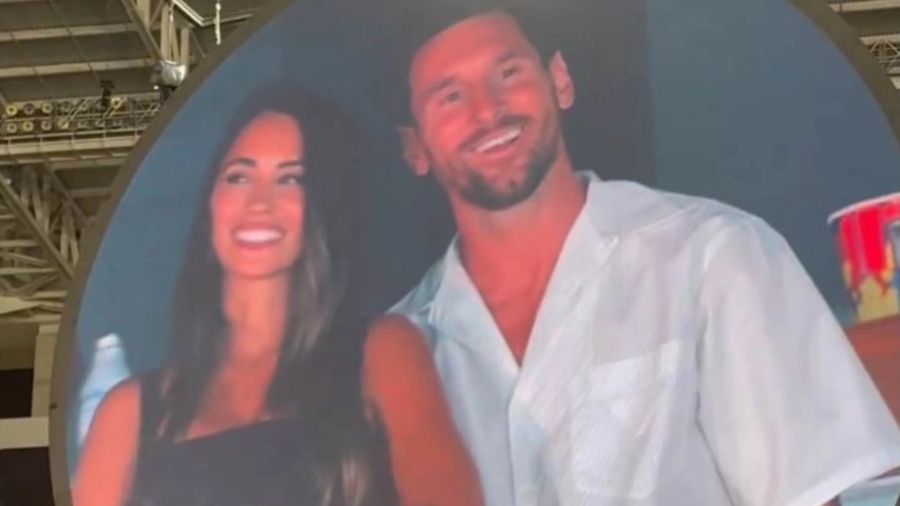 Ο Μέσι και η Αντονέλα στο kiss cam των Coldplay! (vid)