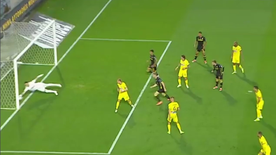 Άρης - ΑΕΚ 1-0: «Όχι» του Αθανασιάδη στον Μορόν, όμως VAR και διαιτητής έδειξαν... σέντρα!