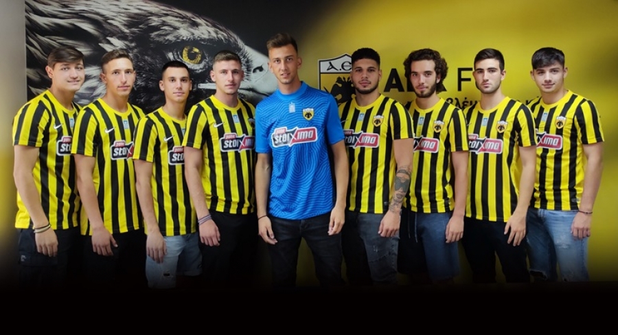 Εννέα επαγγελματικά συμβόλαια για την ΑΕΚ Β!