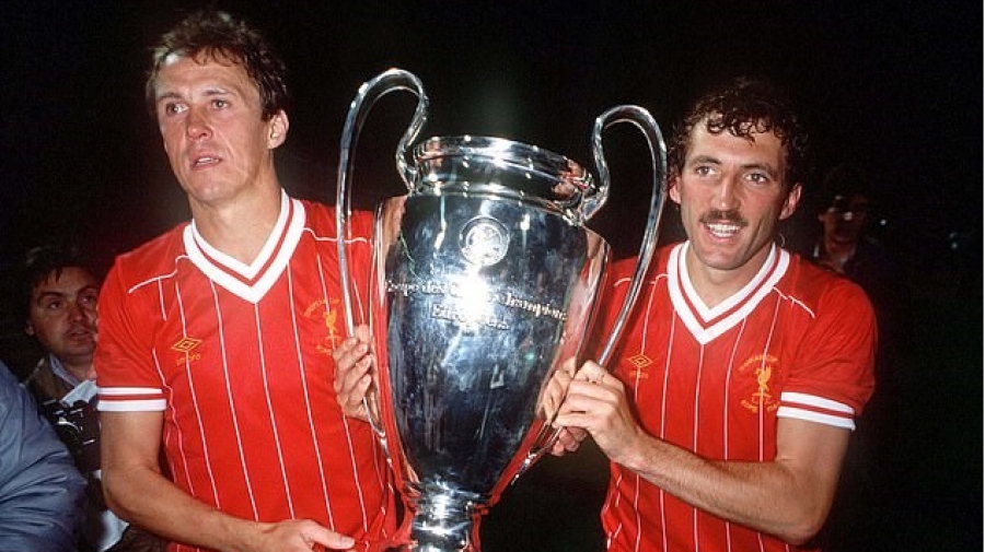 Ο Άλαν Κένεντι μιλάει στο BN Sports για το γκολ στο Παρίσι, τον Πέισλι και τον Κλοπ και στέλνει μήνυμα στον Τσιμίκα: «Σούταρε περισσότερο!»