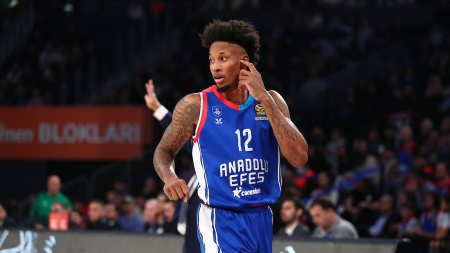 Συναγερμός στην Εφές - Χτύπησε στο γόνατο ο Κλάιμπερν! (video)