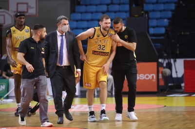 ΑΕΚ: Ελαφρύ διάστρεμμα ο Στρέλνιεκς