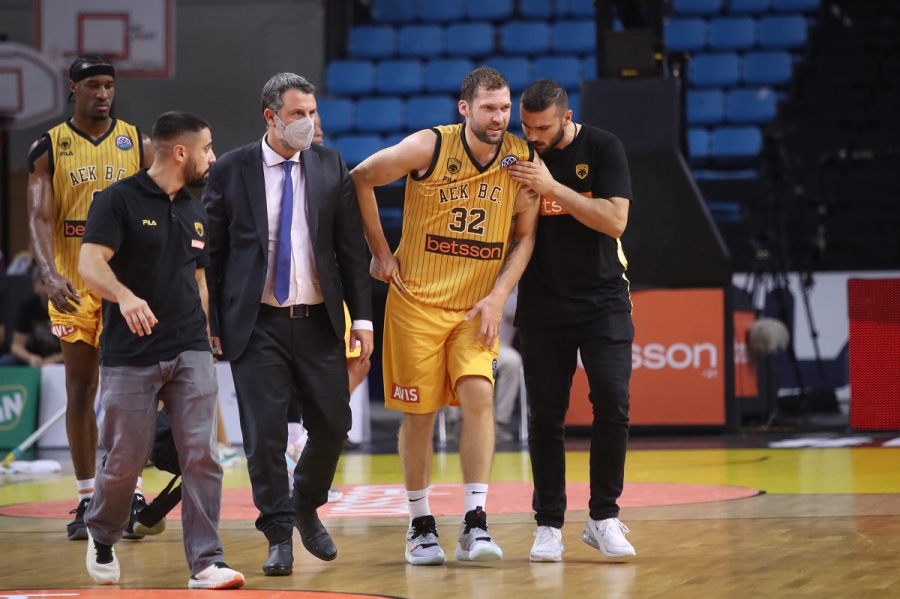 ΑΕΚ: Ελαφρύ διάστρεμμα ο Στρέλνιεκς