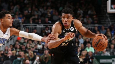 Μπακς - Μάτζικ 117-108: Ο «διαστημικός» Γιάννης Αντετοκούνμπο έδωσε ξανά τη λύση! (video)