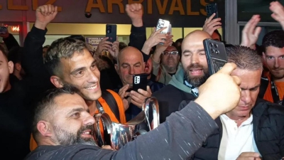 Αποθέωση για την αποστολή του ΟΦΗ τα ξημερώματα στο Ηράκλειο!