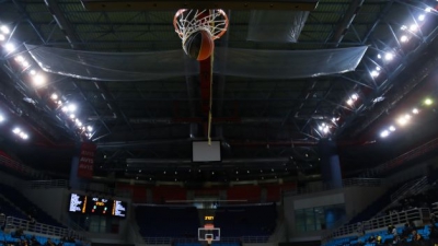 Η είσοδος του Ολυμπιακού στο κλειστό των Λιοσίων! (video)