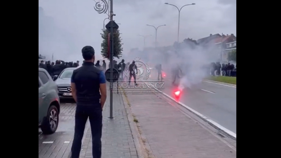 Επεισόδια και φωτοβολίδες μεταξύ οπαδών πριν το Γκενκ – Φιορεντίνα (video)