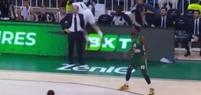 Μα τι κάνει; Ο Καμπάτσο έκατσε από μόνος του στον πάγκο πριν λήξει το ματς! (video)