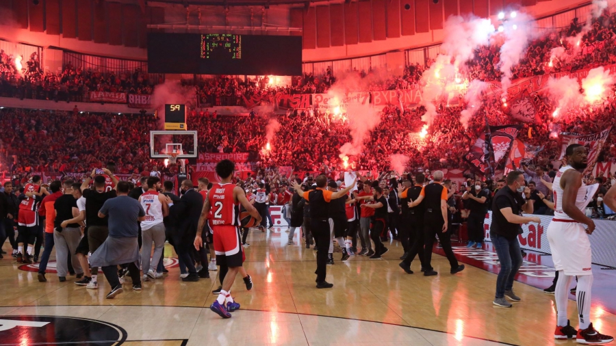Στο Βελιγράδι ο Ολυμπιακός - Η τρέλα και ο χορός του Μπαρτζώκα εν μέσω αποθέωσης! (video)