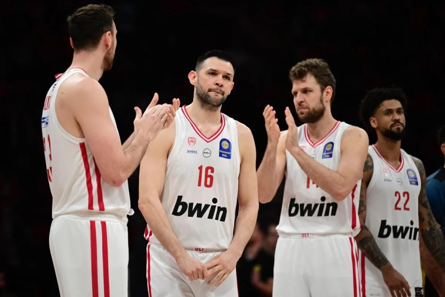 Έγραψε ιστορία ο Κώστας Παπανικολάου: Ο αρχηγός του Ολυμπιακού συμπλήρωσε 800 συμμετοχές με τους «ερυθρόλευκους»!