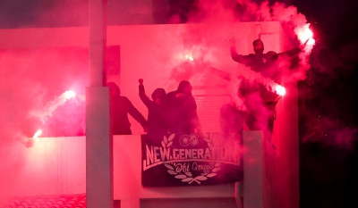 Αποθέωση από το... μπαλκόνι για τους παίκτες του ΟΦΗ! (video)