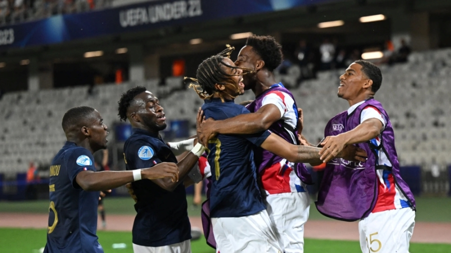 Ανοιχτό παιχνίδι με αμφίσκορο στο Ελβετία - Γαλλία και τη betshop.gr