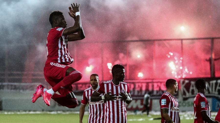 Ολυμπιακός: Χορεύοντας στη... βροχή!