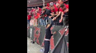 Τσάμπι Αλόνσο: Έγινε... ένα με τους οπαδούς της Λεβερκούζεν (video)