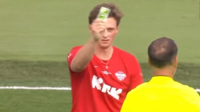 Sidemen Charity Match: Ο Κλάτενμπεργκ έβγαλε κίτρινη σε παίκτη, που απάντησε με κάρτα… UNO! (video)