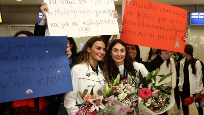 Επέστρεψαν Ελλάδα οι Πλατανιώτη και Μαλκογεώργου, με θερμή υποδοχή και συνθήματα!