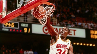 Χακίμ Ολάζουον: Η προσπάθεια καταπολέμησης της βίας ελέω… Air Jordan, που έμεινε στη μέση!