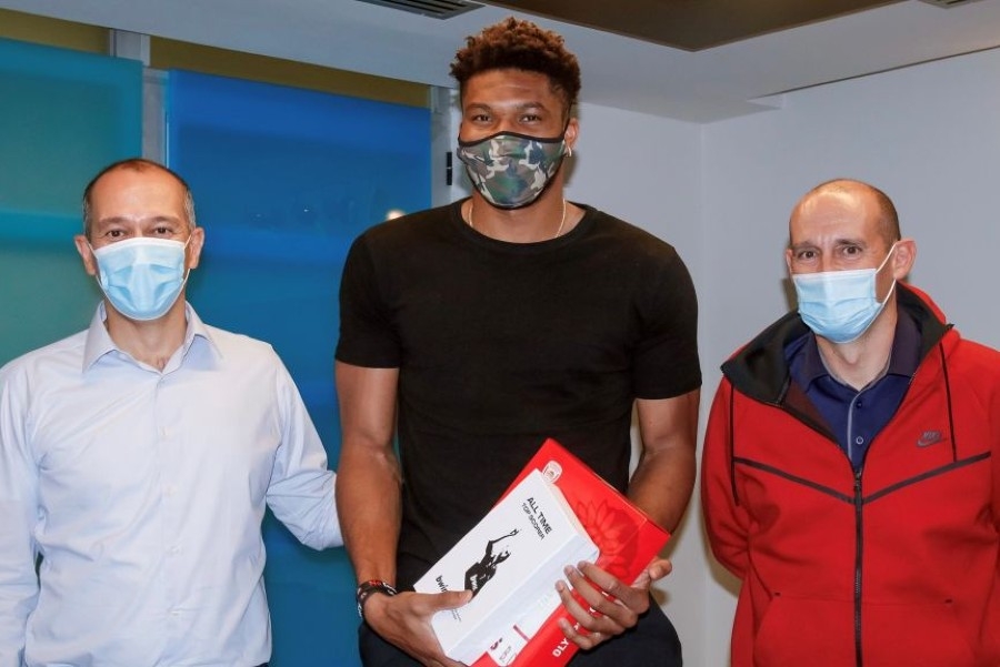 Γιάννης και Παναγιώτης Αγγελόπουλος: «Γιάννη και Θανάση συγχαρητήρια!»