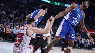 Όλα όσα έγιναν στο Εφές - Ολυμπιακός: Από την... παράσταση του Πίτερς, έως τον «καυτό» Λάρκιν! (video)