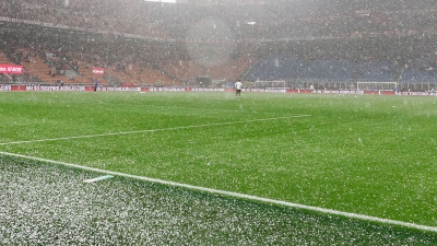 Μίλαν - Βερόνα: Καθυστέρηση στο ματς λόγω κακοκαιρίας! (video)